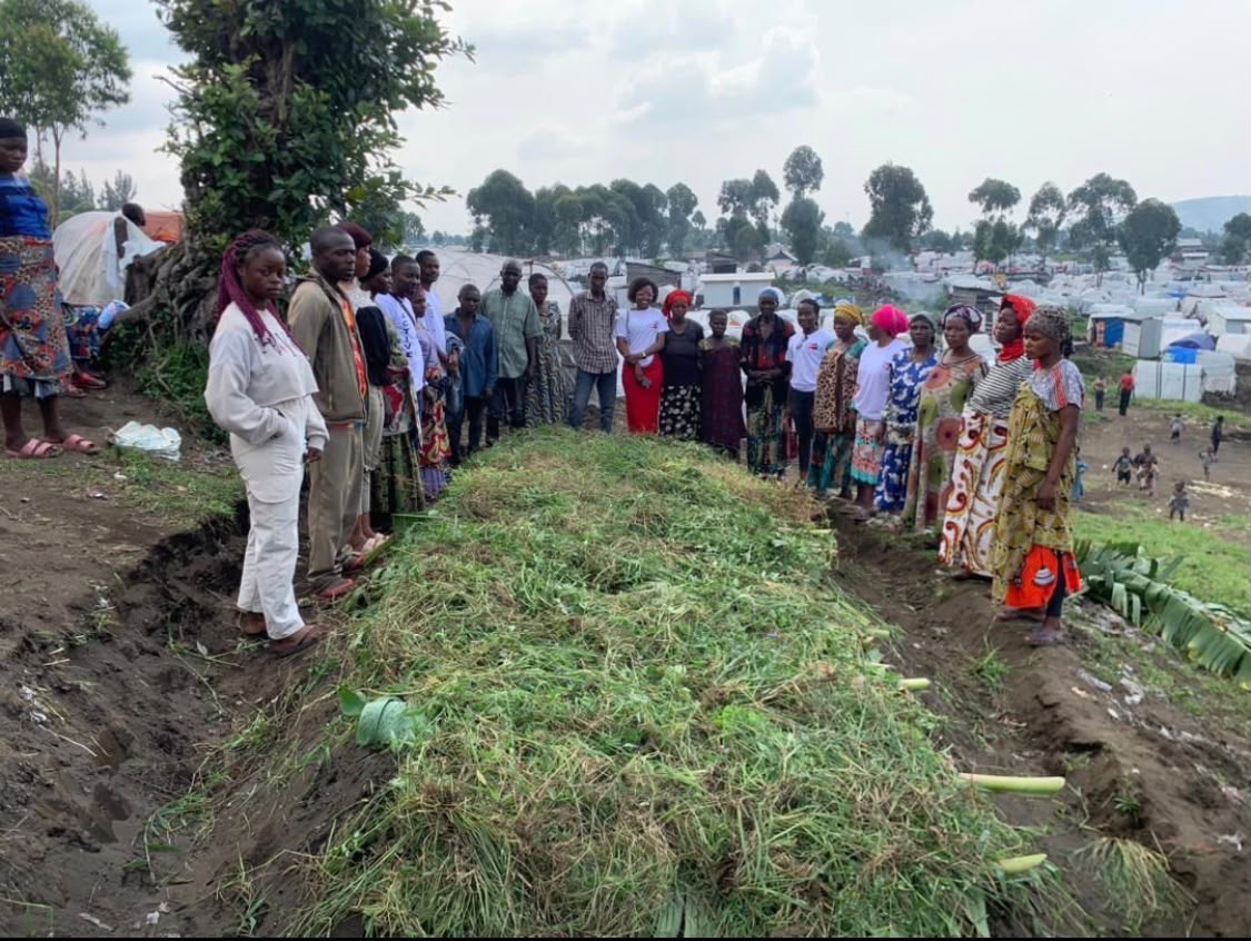 INSTALLATION DE GERMOIR DE CHOUX, DISTRIBUTION DES OUTILS ARATOIRES ET SEMIS DES AMARANTES DANS LE CAMPS DES DÉPLACÉS DE SHABINDU KASHAKA.